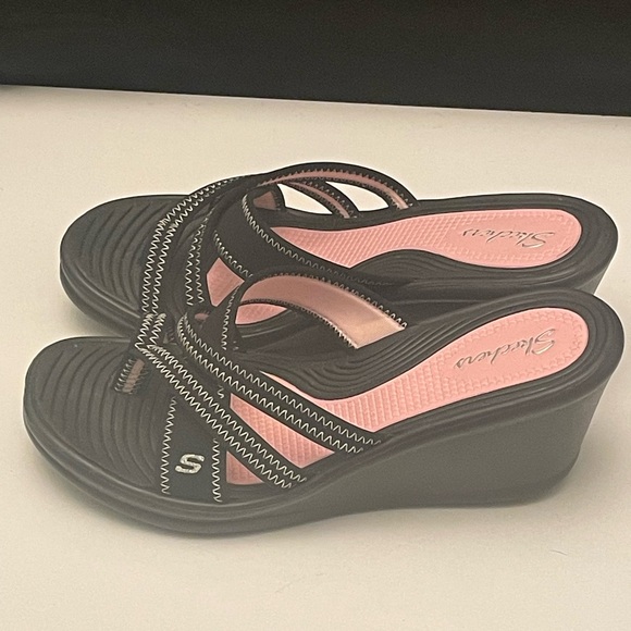 SKECHERS CALI RAMBLERS GO TO GAL WEDGE SANDAL, BLACK & WHITE WOMENS SIZE 8.5 - Picture 5 of 8